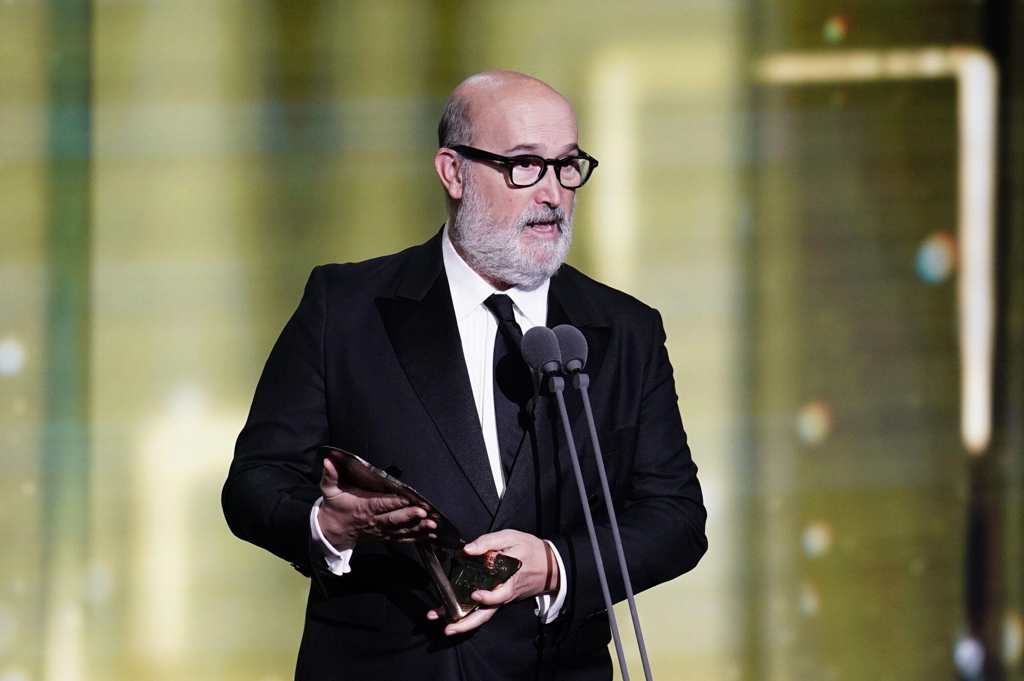 El actor Javier Cámara recoge el premio a Mejor Interpretación Masculina en una Serie de Ficción por 'Yakarta' durante la gala de la 31 edición de los Premios José María Forqué, en el Palacio Municipal de IFEMA, a 13 de diciembre de 2025, en Madrid (España). Los Premios Cinematográficos José María Forqué, conocidos como ‘Premios Forqué’, fueron creados en 1996 por la Entidad de Gestión de Derechos de los Productores Audiovisuales (Egeda) para honrar la memoria de José María Forqué, figura en la cinematografía española y primer presidente de Egeda. EGEDA creó el premio con el objetivo de difundir la importancia de la industria audiovisual española e impulsar la figura del productor cinematográfico. 13 DICIEMBRE 2025 A. Pérez Meca / Europa Press 13/12/2025. Javier Cámara;A. Pérez Meca;