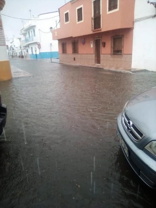 La lluvia anega calles en Marbella y San Pedro