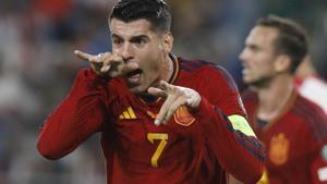 Álvaro Morata celebra uno de sus goles contra Georgia.