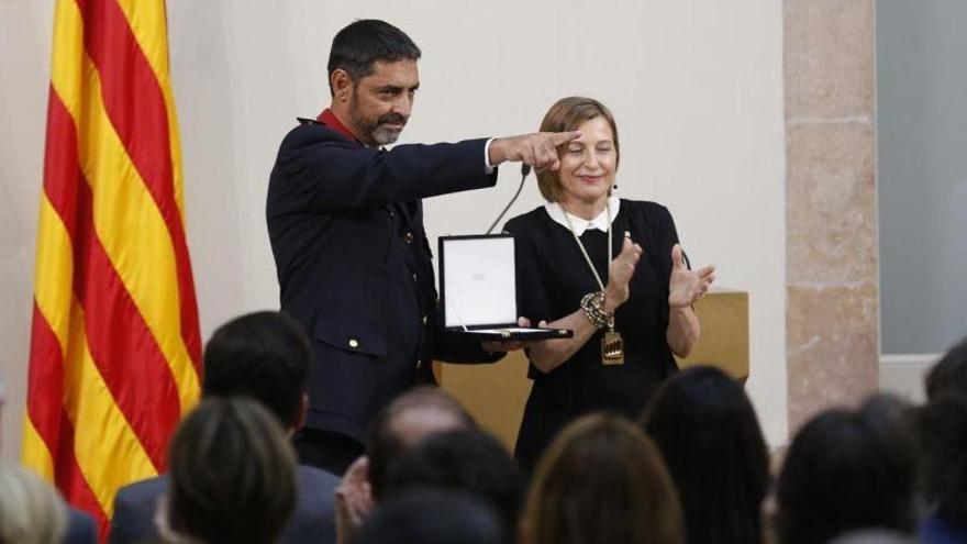 Los Mossos reciben la medalla de honor del Parlament