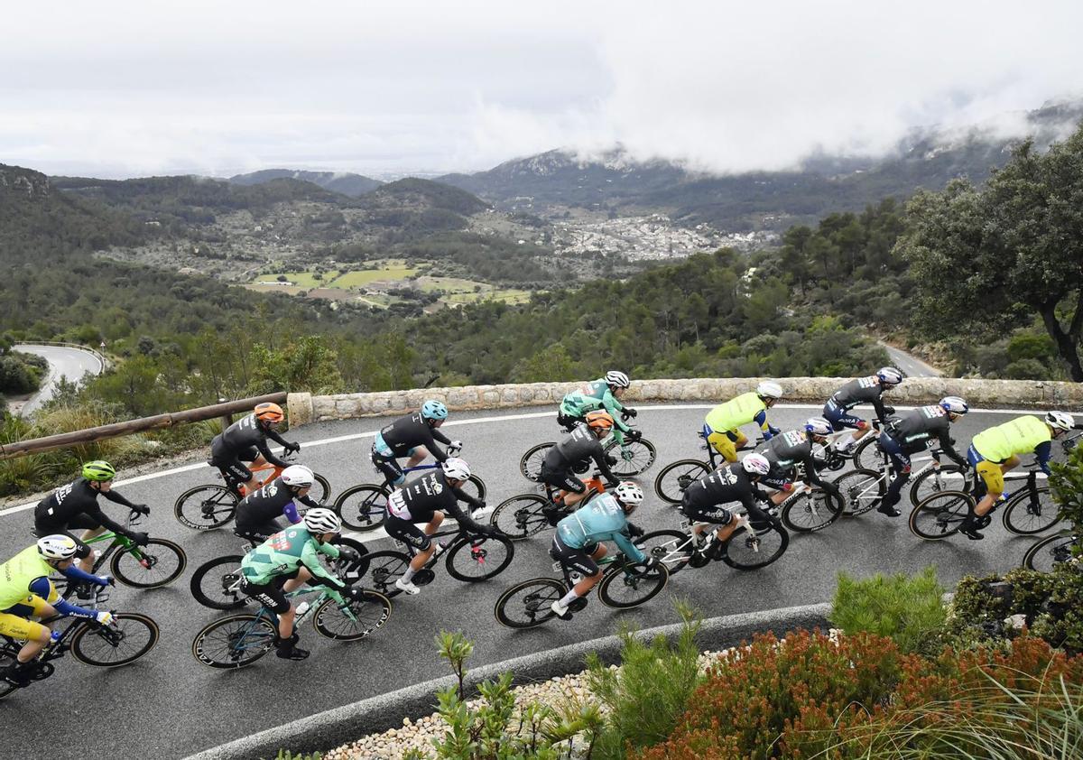 Die Herren sind am Mittwoch in ihre Challenge Mallorca gestartet – trotz Sturms und Regens. Hier das Feld in der Nähe von Valldemossa.