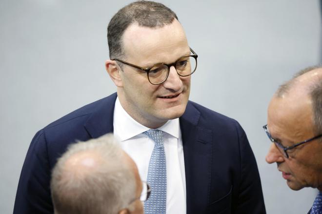 La paternidad por un vientre de alquiler tumba al líder de los conservadores de Merz en el Bundestag