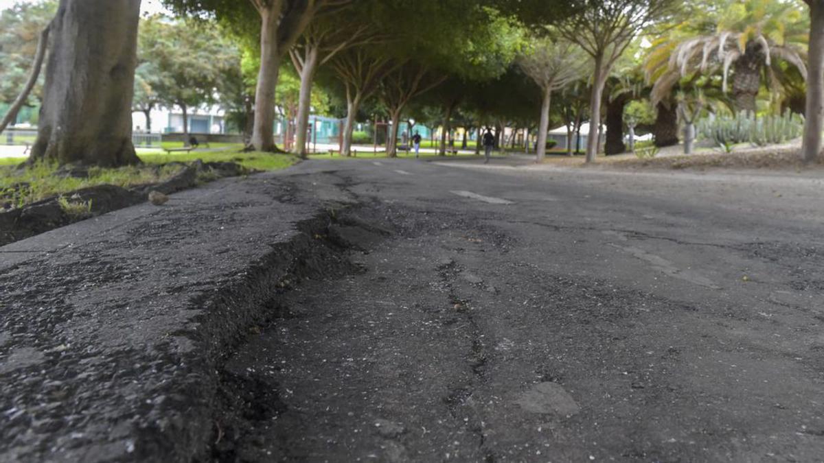 Estado de un paseo del parque Juan Pablo II, en una imagen de archivo. | |