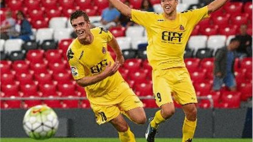 Jairo Morillas, secundat per Jaime Mata, celebra el gol del primer a San Mamés contra el Bilbao Athletic.