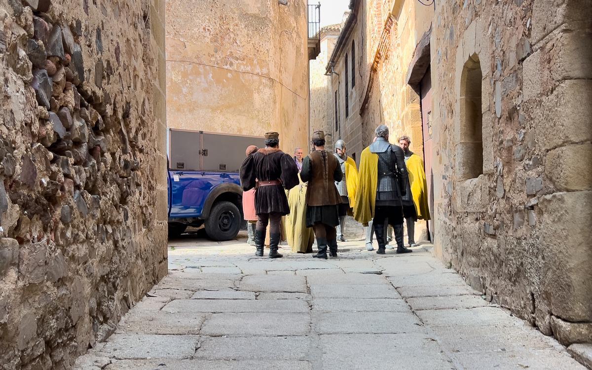 Imagen de los soldados de Desembarco del Rey, listos para rodar la secuencia de este lunes.