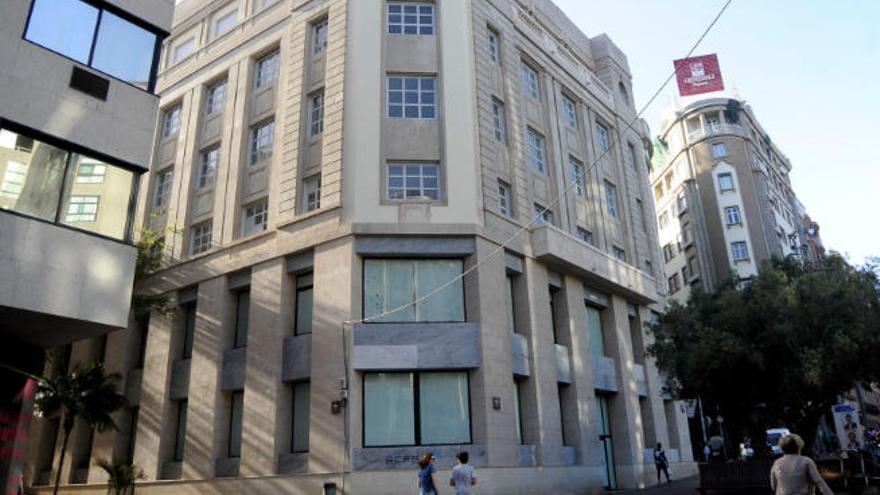 Detalle del edificio, junto a la plaza del Chicharro, que ha elegido la UEC para instalarse.