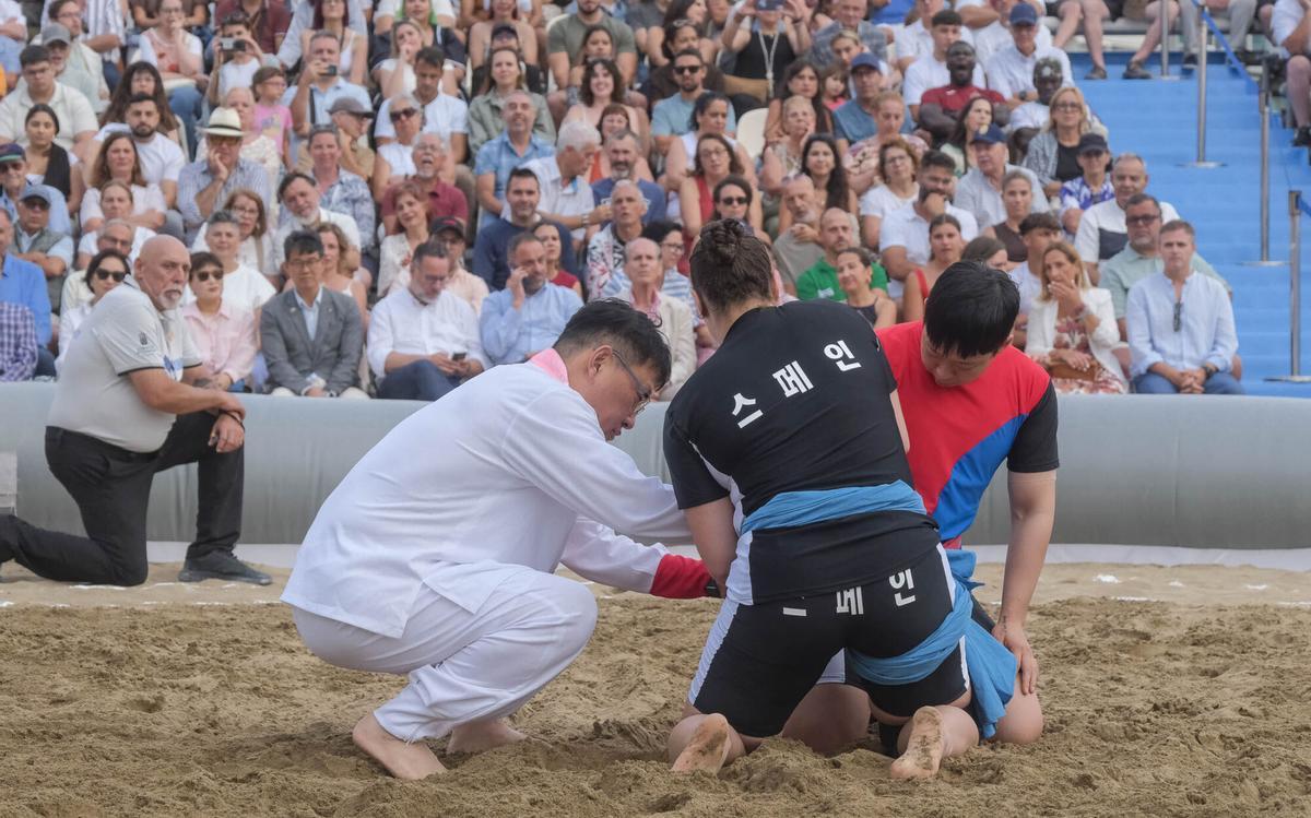Lucha Canaria y Coreana en Las Canteras