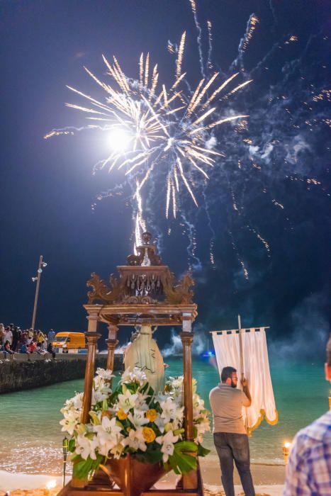 FUERTEVENTURA - Procesión nocturna de la Virgen del Carmen en Corralejo -19-7-17