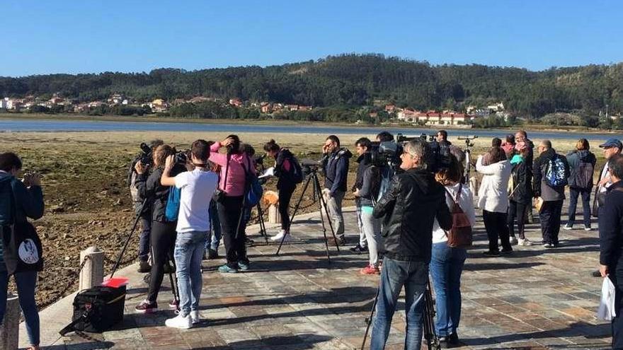 Asistentes a la ruta para la observación de aves organizada por SEO/BirdLife y el Concello. // SEO