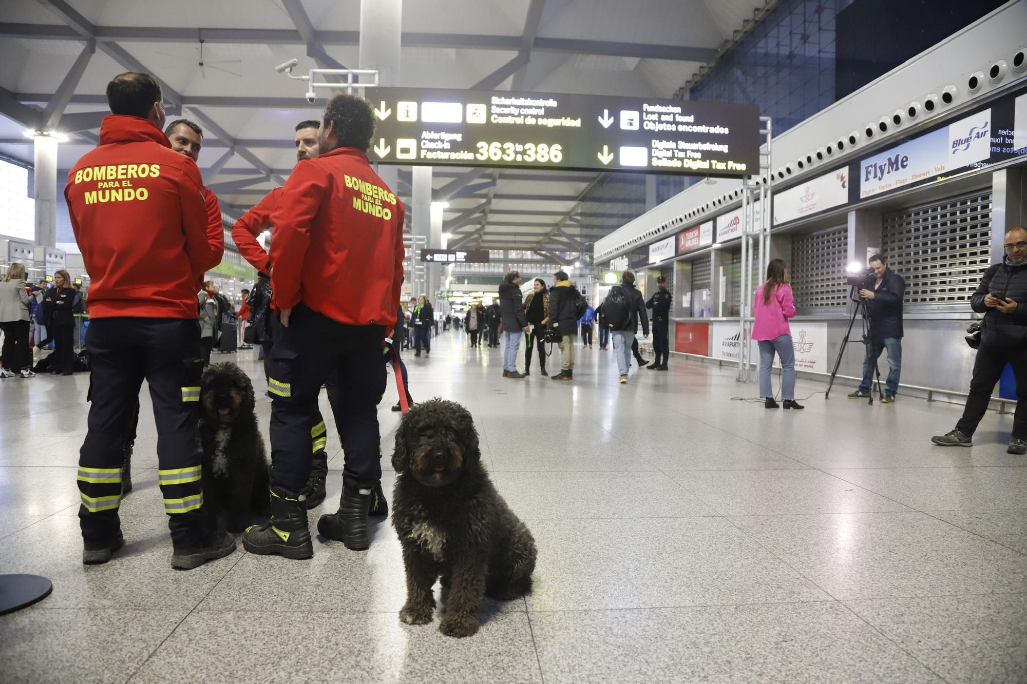 Salida de los bomberos malagueños del CPB hacia Turquía