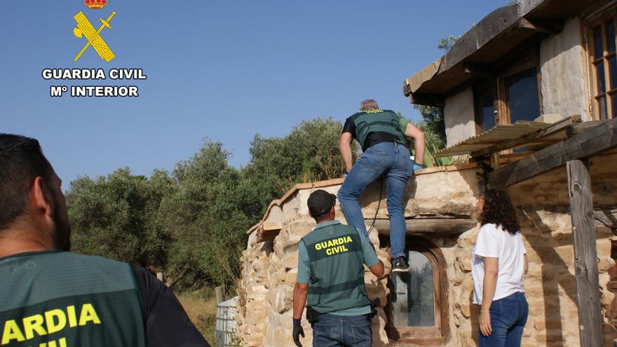 La Guardia Civil de Teruel localiza un laboratorio clandestino de tratamiento de cocaína en Valdealgorfa.