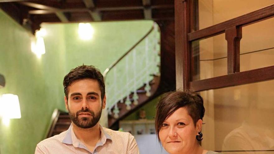 Pablo Mare y Lara Herrero, ayer, en la Casa de la Palmera.