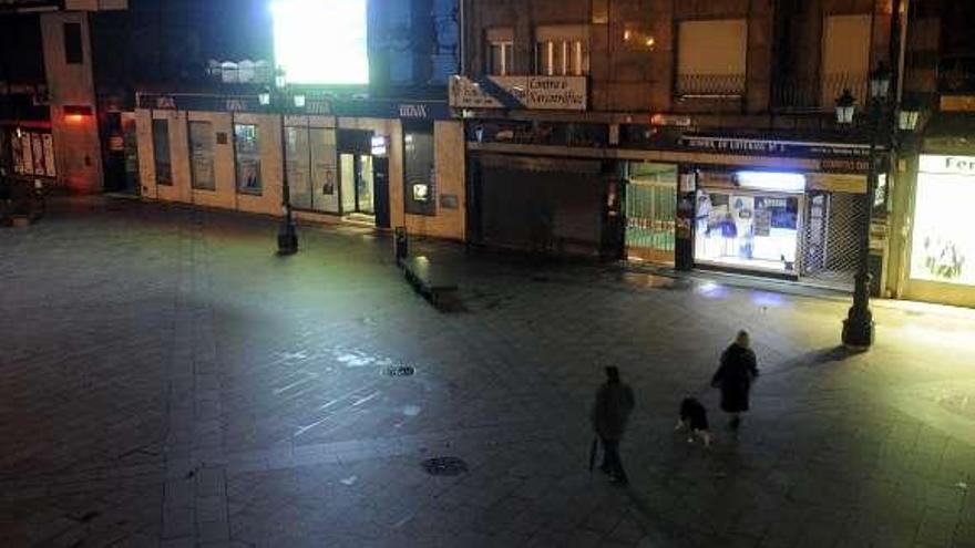 La Plaza de Galicia estuvo anoche a oscuras.  // Noé Parga