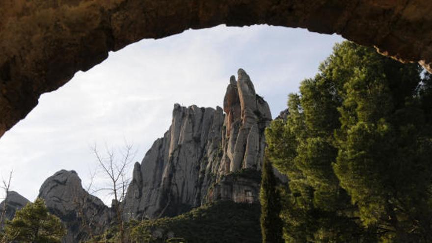 Vista de Montserrat, un dels símbols de la Catalunya Central