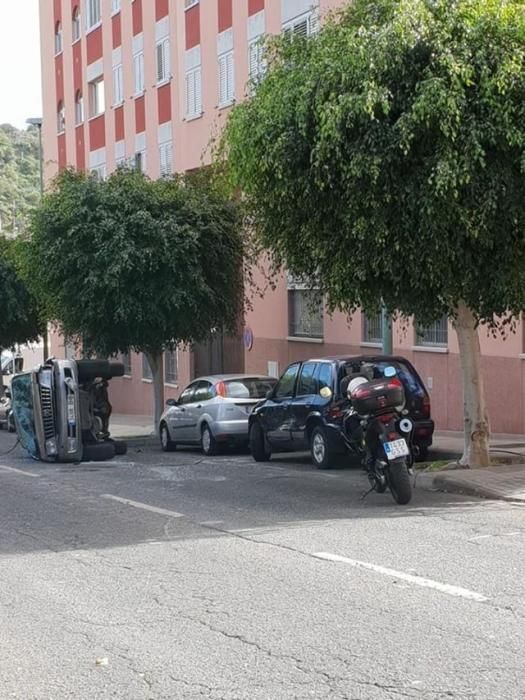 Vuelco de un vehículo en Lomo Los Frailes