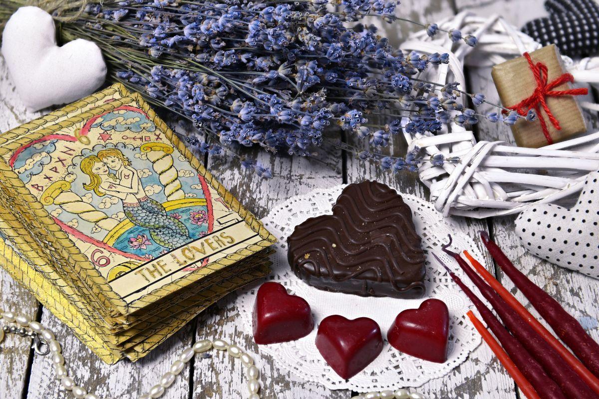 El equipo de Alicia Collado te aconseja seguir tu Ritual de San Valentín a través del tarot.