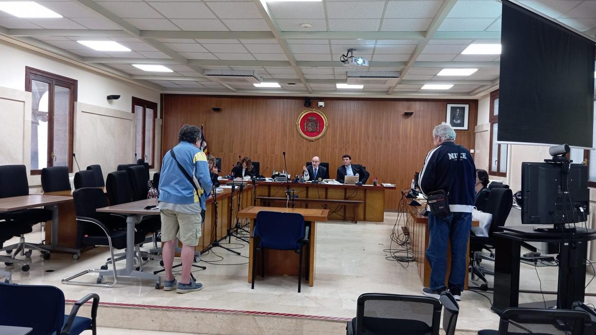 Los dos hombres condenados, hoy en el juicio.