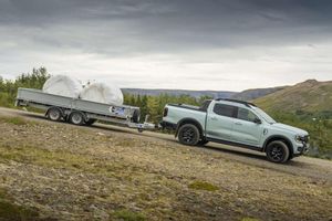 La nueva Ford Ranger híbrida tiene un par motor de 697 Nm y es capaz de remolcar dos toneladas y media de peso.
