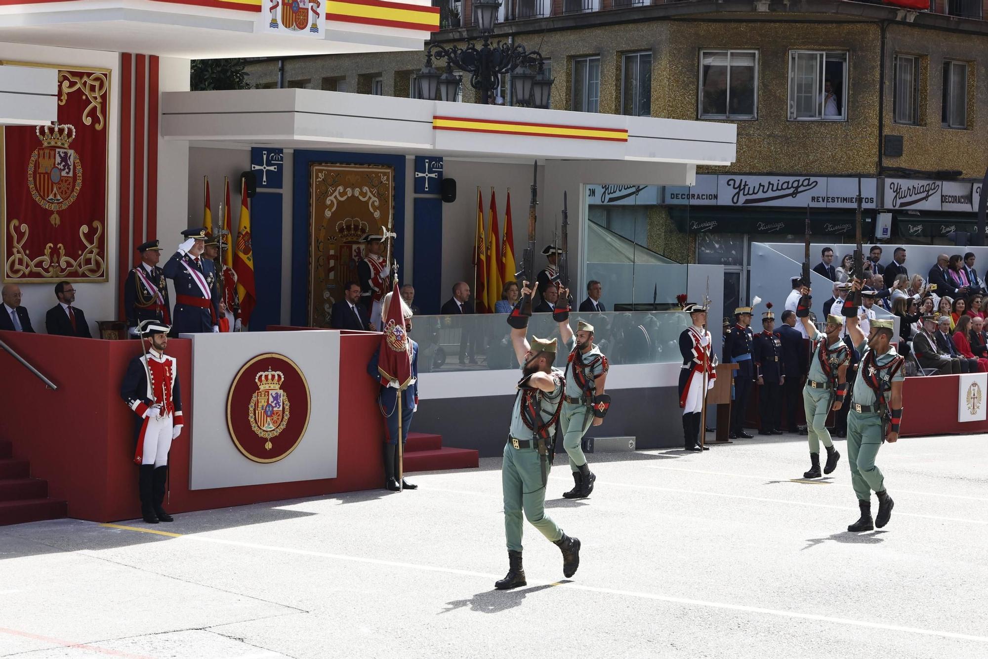 EN IMÁGENES: Así fue el multitudinario desfile en Oviedo por el Día de las Fuerzas Armadas