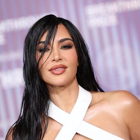 Kim Kardashian desata la polémica con su nuevo sujetador que marca los pezones