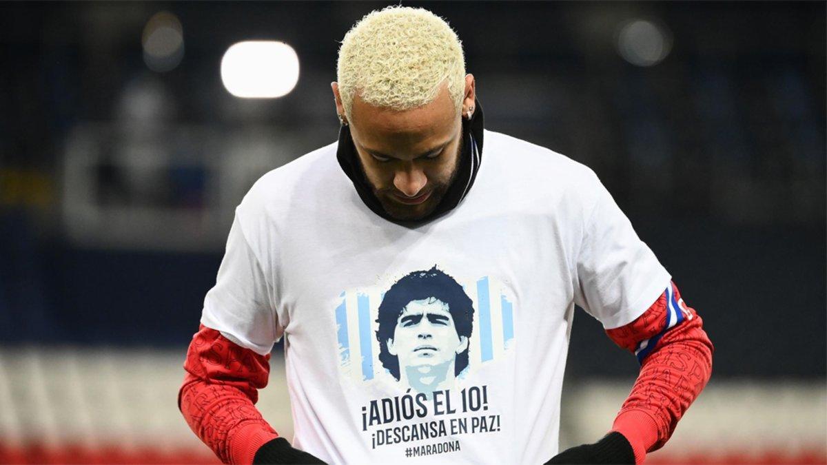 Neymar, en el homenaje a Maradona
