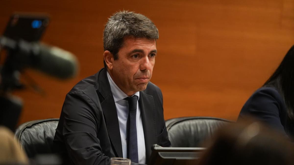 Carlos Mazón defiende su gestión ante la comisión por la dana del 29 de octubre en Valencia
