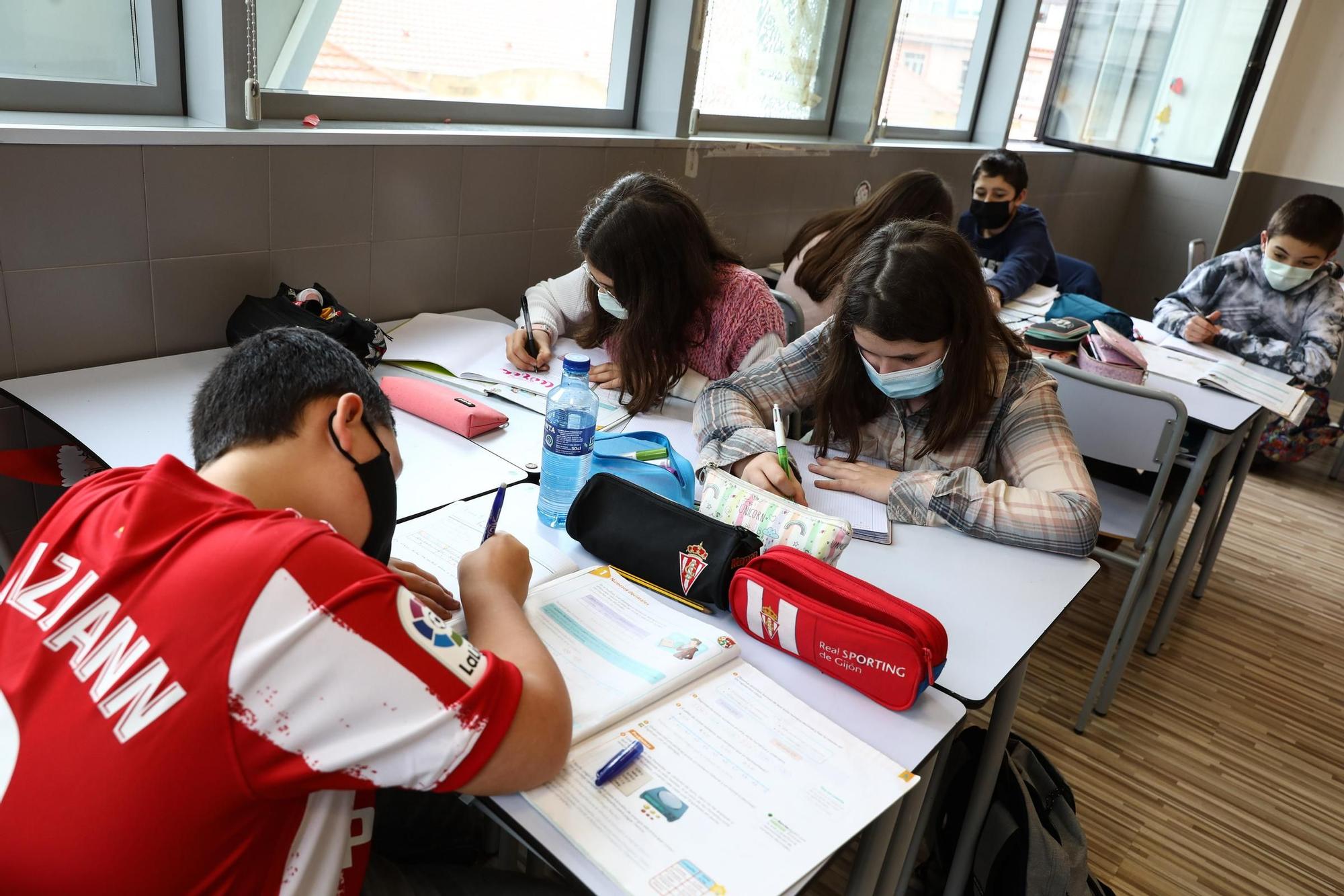 Los escolares asturianos vuelven a las aulas tras las vacaciones de Navidad