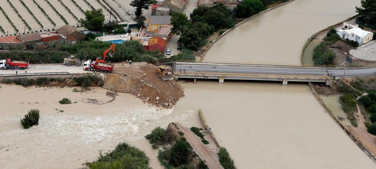 La CHS desoyó la exigencia de los regantes de vaciar el río y revisar las motas 48 horas antes de que se desbordase