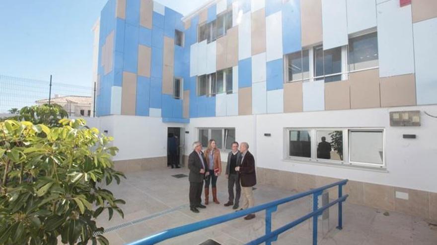 El teniente alcalde de San Pedro, Rafael Piña, y el edil de Hacienda, Manuel Osorio, durante la visita a las instalaciones.