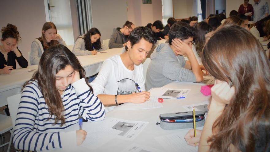 Alumnes d&#039;ESO fent la redacció, en l&#039;edició del 2017.