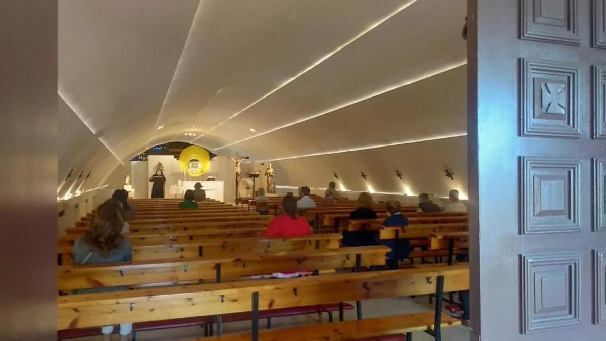 Así luce el interior de la capilla.
