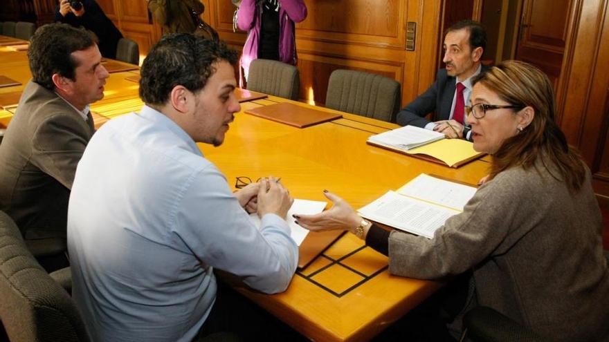 Martín Pozo, reunida con Tomás del Bien y Amancio Moyano.