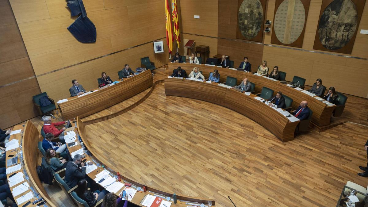 Pleno del Ayuntamiento de València, que se celebra temporalmente en el salón plenario de la Diputación de València