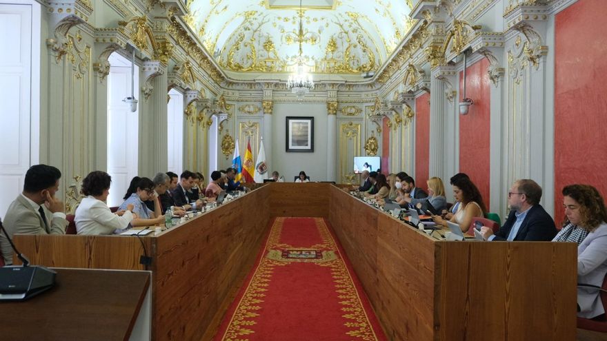 La concejala del PP María Amador durante su intervención en la que reivindicó su derecho a amar libremente
