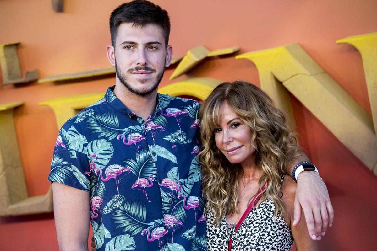 Lara Dibildos junto a su hijo mayor, Francisco