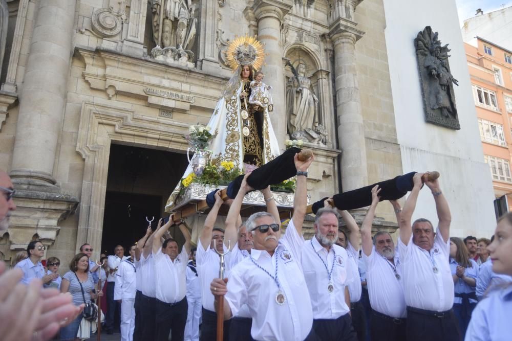 La Cofradía del Carmen rinde homenaje a su patrona