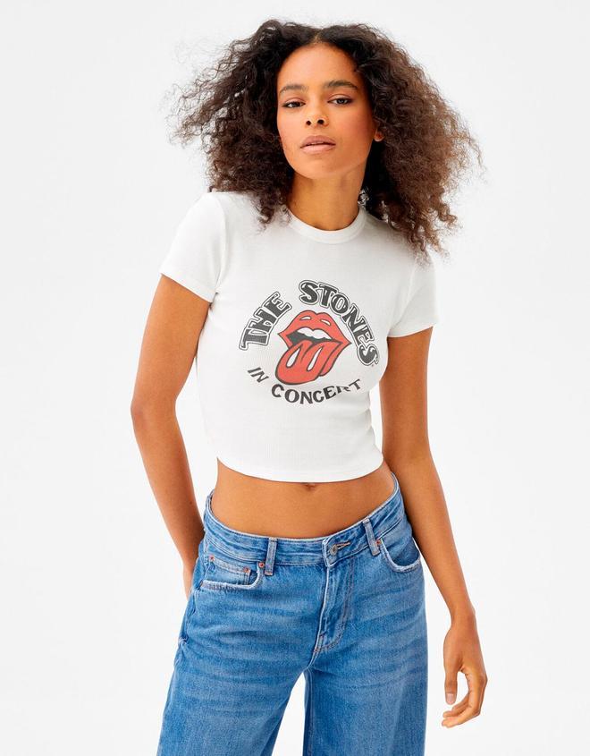 Camiseta con el logo de 'The Rolling Stones' de Bershka.