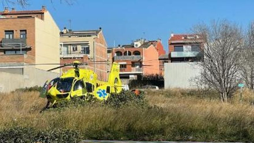 L'accident ha activat un helicòpter medicalitzat per atendre l'afectat