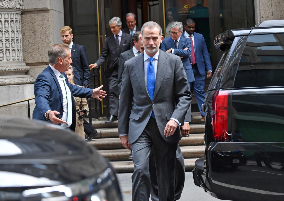Felipe VI, este jueves en Nueva York, sale de una reunión con una veintena de representantes de empresas españolas que forman parte de la Cámara de Comercio España-Estados Unidos. Felipe VI, este jueves en Nueva York, sale de una reunión con una veintena de representantes de empresas españolas que forman parte de la Cámara de Comercio España-Estados Unidos.