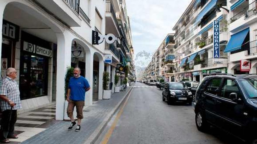 La Avenida Jaume I, vía comercial que se pretende peatonalizar.