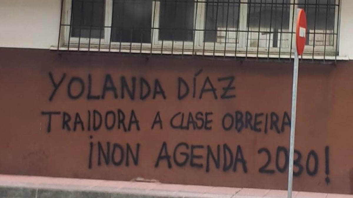 La pintada contra Yolanda Díaz.