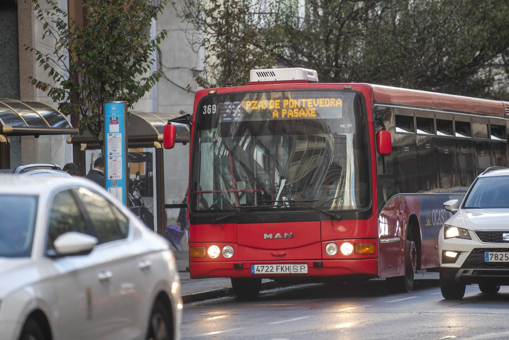Huelga de transportes en A Coruña: retrasos y colas en las paradas