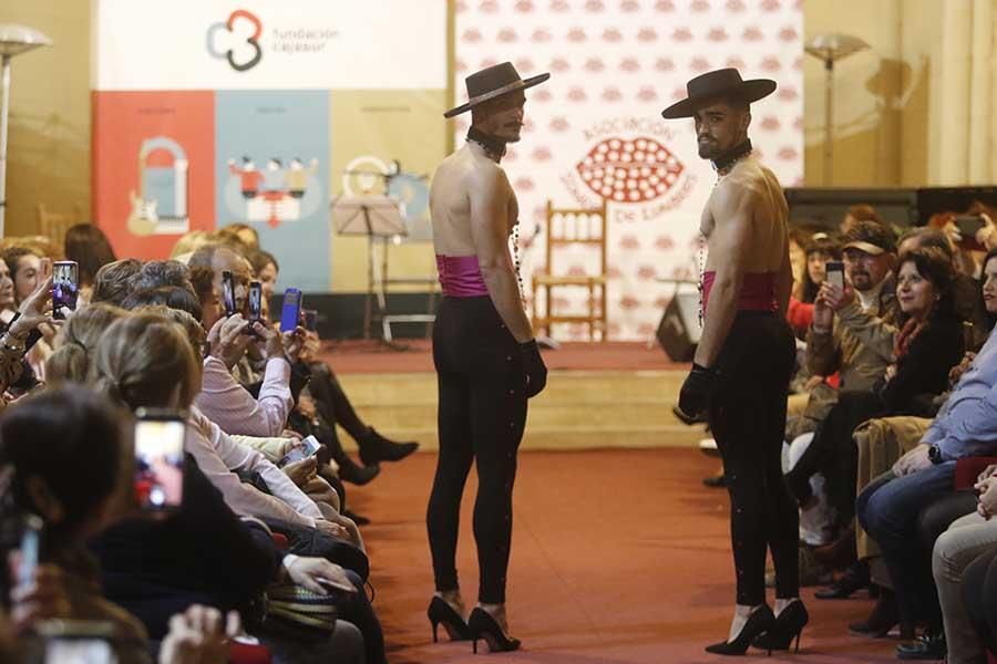 El desfile de moda flamenca a beneficio de Sonrisa de Lunares en imágenes