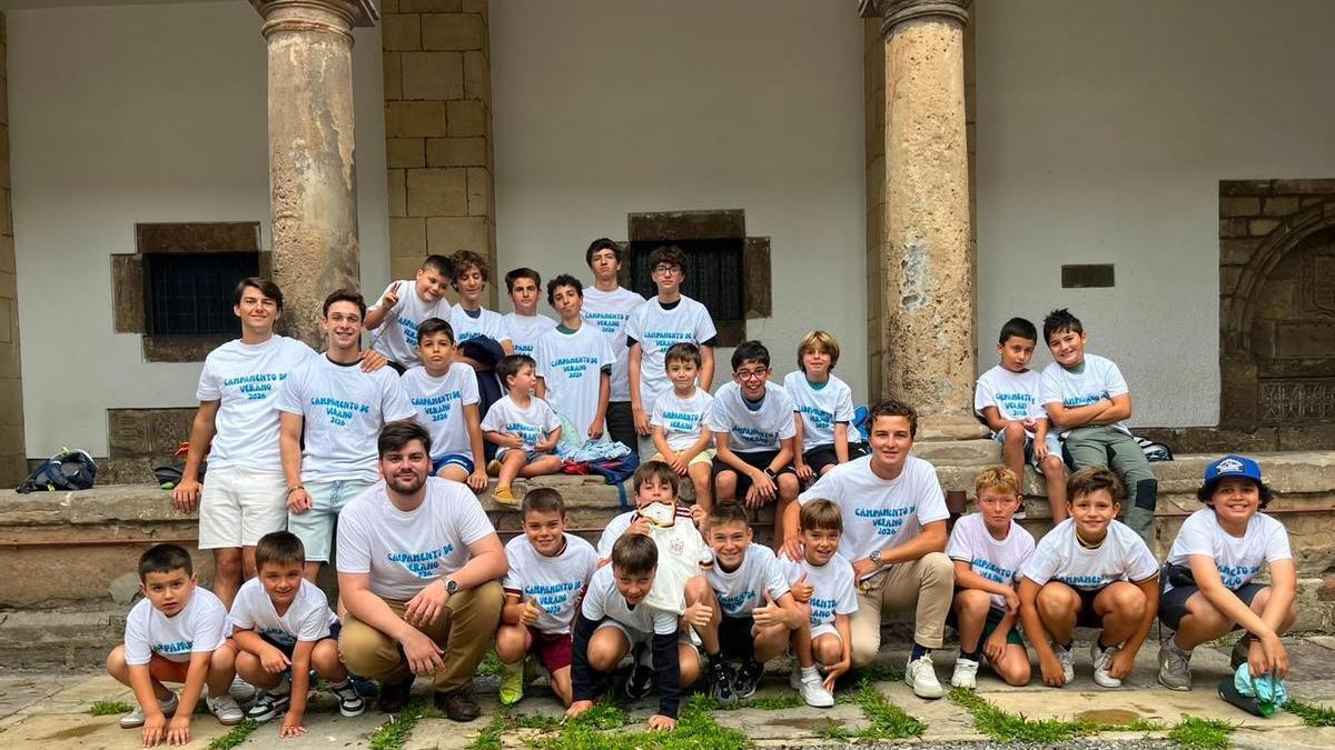 Participantes en el tercer campamento de los "sanjuaninos" de Avilés