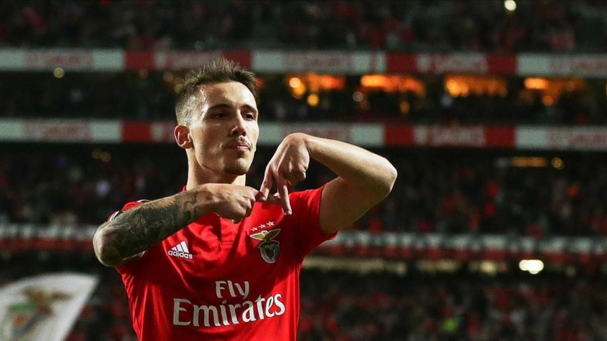 Alex Grimaldo, opción del Nápoles para el lateral izquierdo