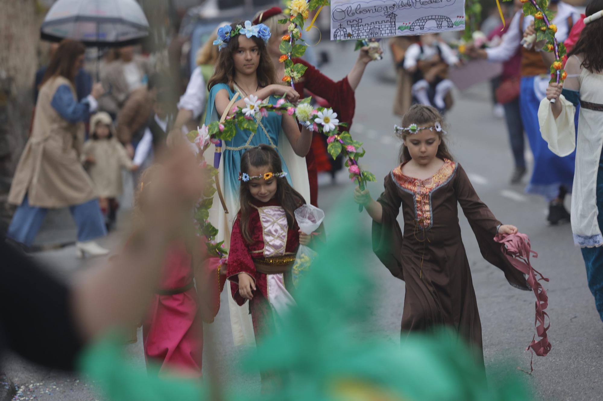 Olloniego se disfraza para animar las fiestas de San Antonio