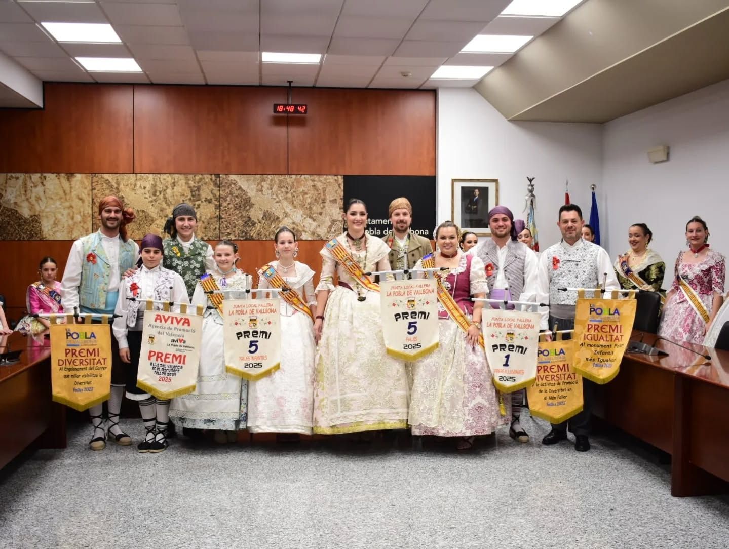 La Pobla de Vallbona entrega los premios a los monumentos de las comisiones falleras