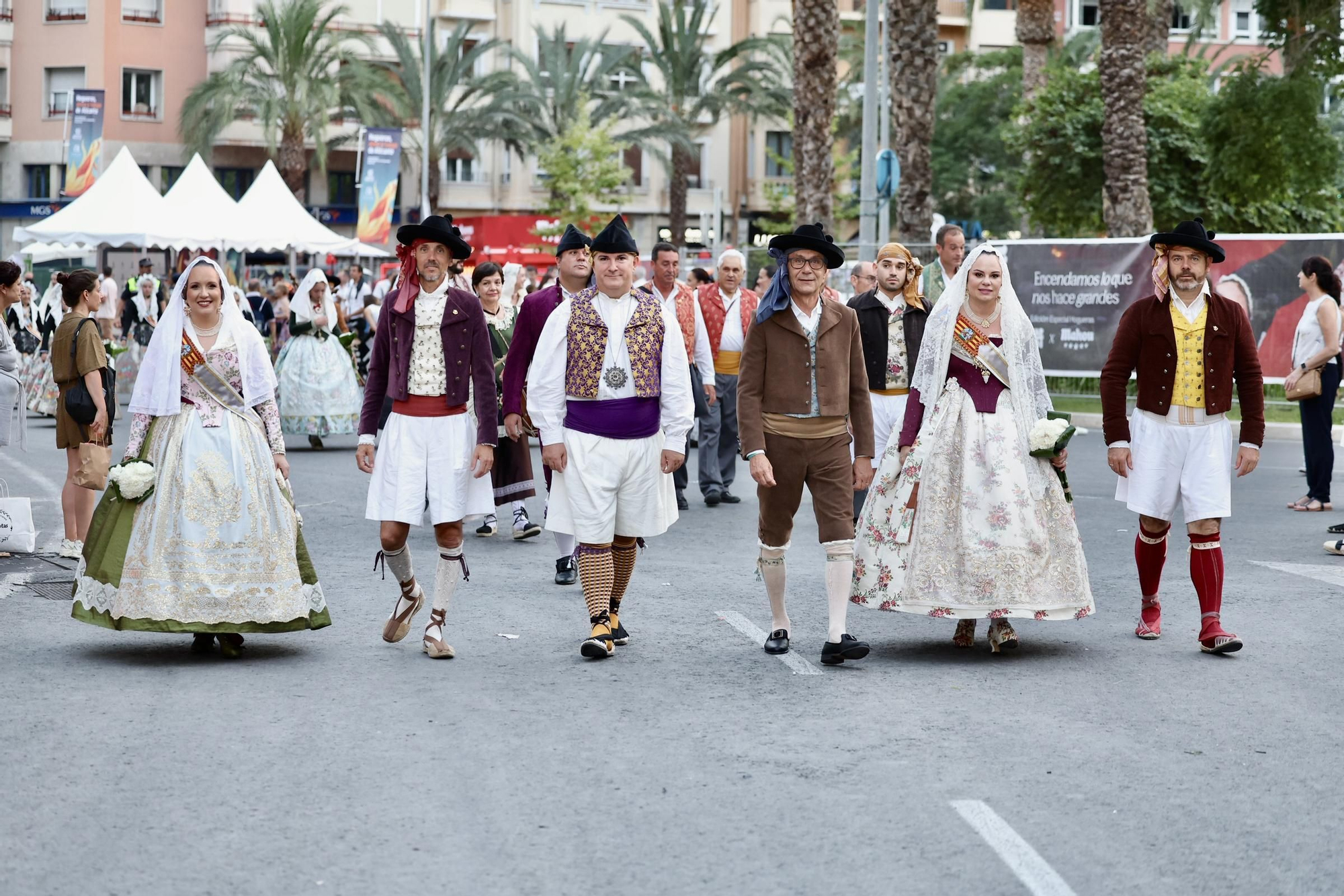 Primera jornada de Ofrenda de las Hogueras de Alicante