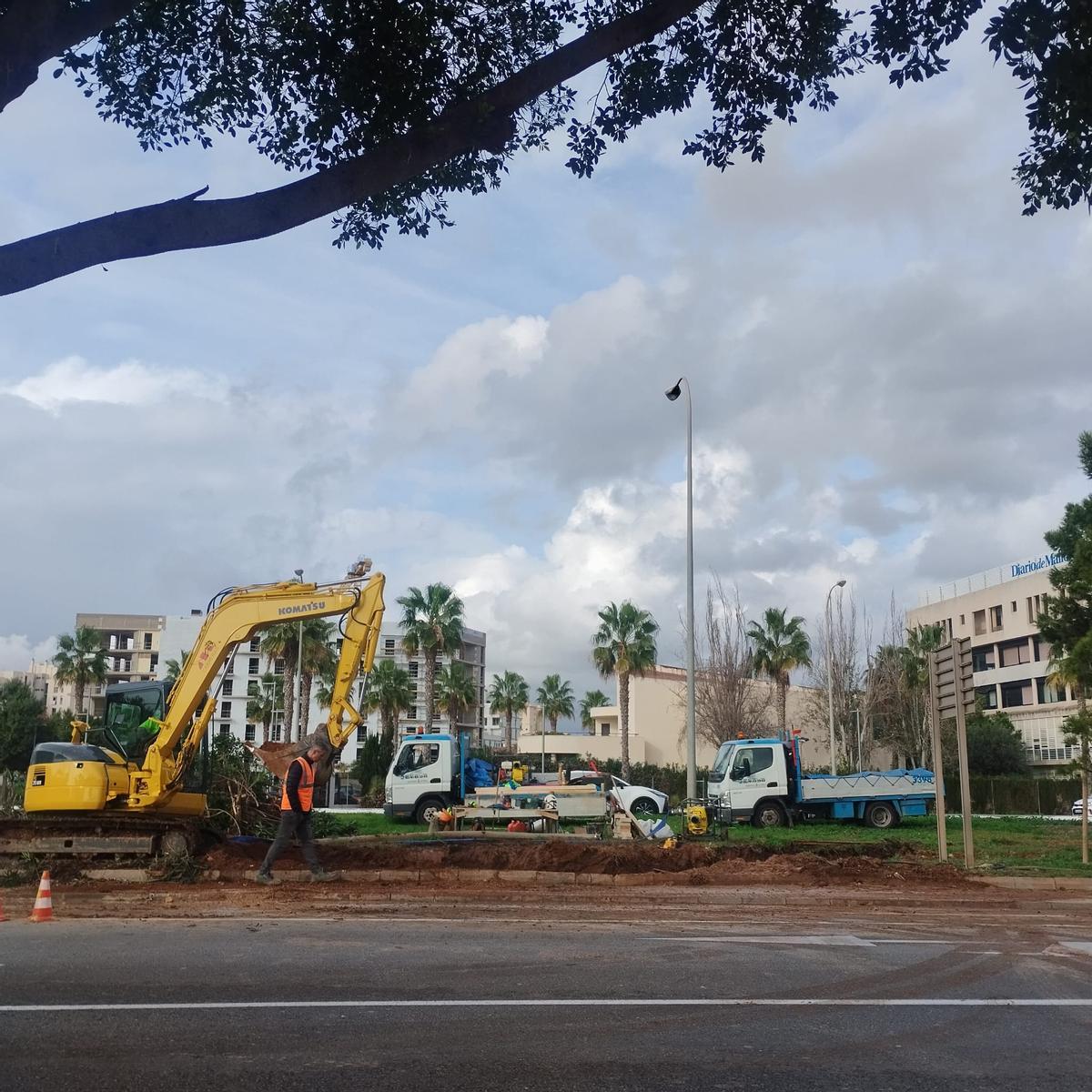 Trabajos de Emaya el martes para reparar la avería.