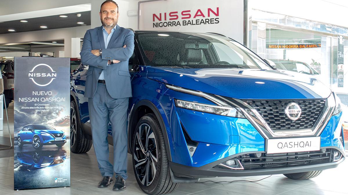 Pedro Miñano, con el nuevo Nissan Qasqhai